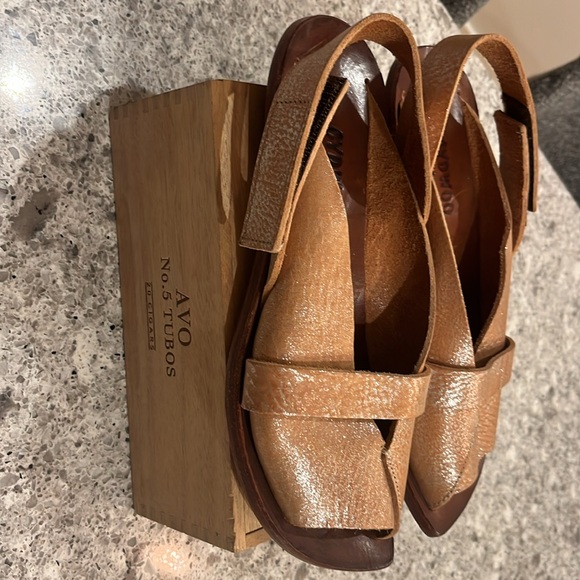 Cydwoq sandals handmade beautiful shoes!! - Picture 6 of 9